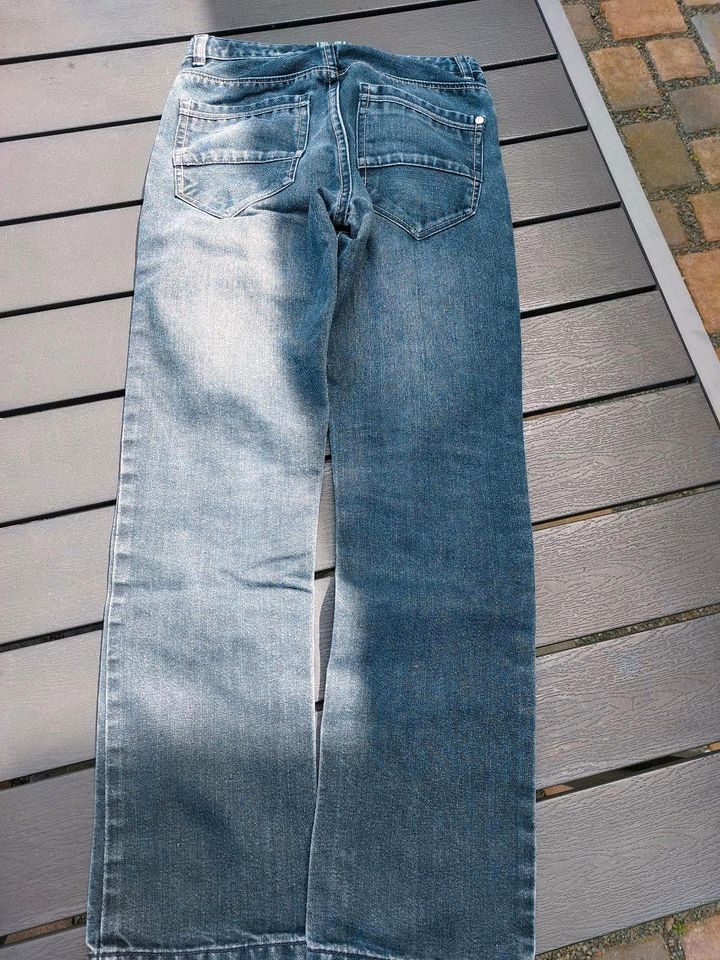 Jeans Gr.146 in Lübtheen