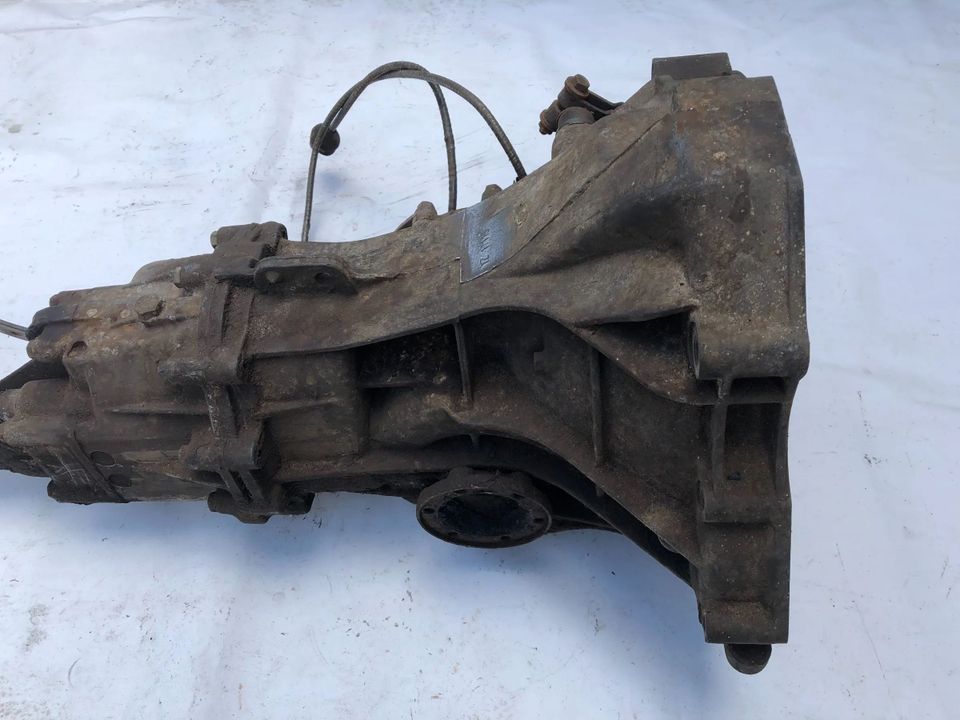 Schaltgetriebe Getriebe Orig VW Volkswagen Passat B2 32B YZ 17115 in Dormagen