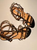 RIVETED flache Nieten Sandalen Gr. 39 schwarz Gold neu Sachsen - Schönwölkau-Hohenroda Vorschau