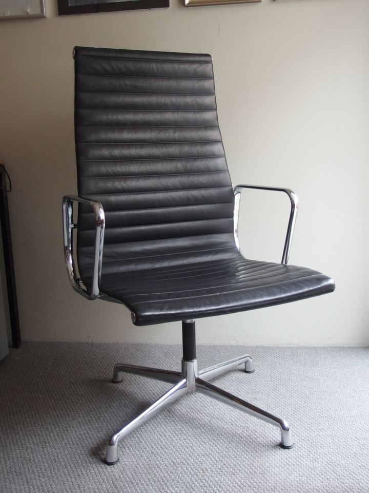 Eames Aluminium Chair, Leder, Drehstuhl, hohe Lehne, vintage in Berlin
