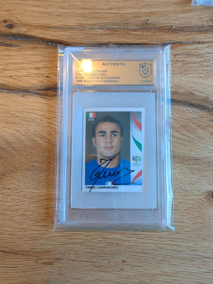 Panini gegradete Autogramme von Cannavaro, Terry und Deschamps in Köln