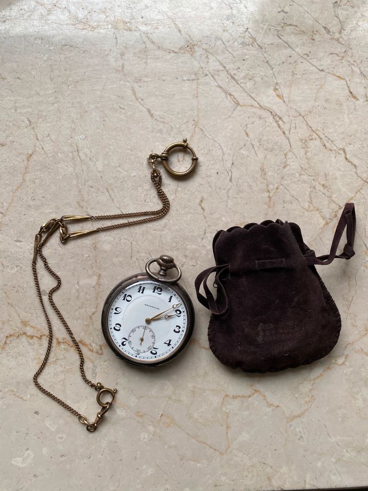 Alte Taschenuhr 1896 mit Kette und Säckchen in Schermbeck