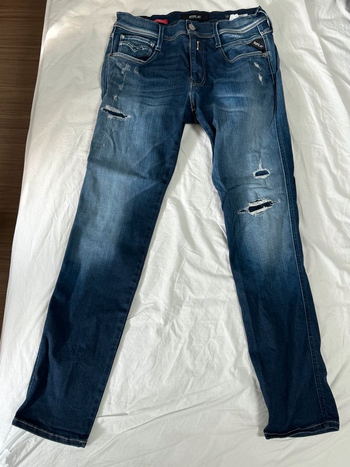 Jeans von Replay 32 lang und 30 breit in Bielefeld