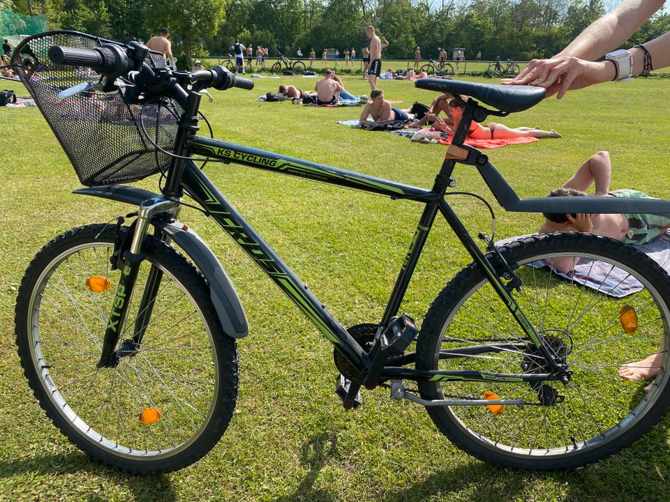 Fahrrad 28“ mit Schutzblech und Korb in Augsburg