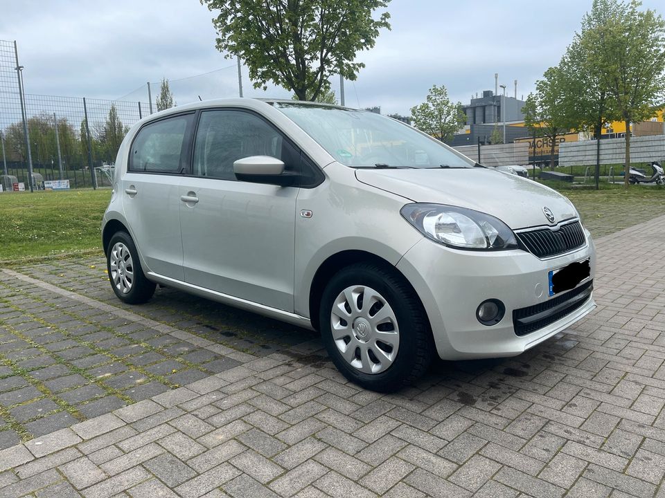 Skoda Citigo Klima SHZ Navi Tempomat PDC in Essen