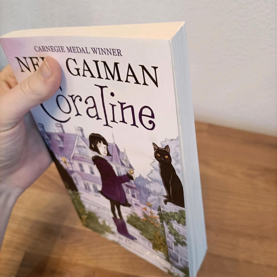 Coraline - Neil Gaiman Kinderbuch Gruselgeschichte englisch in Bischberg