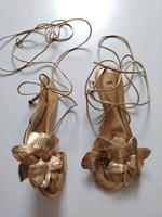 wunderschöne Zara Ledersandalen Sandalen mit goldenen Blumen Bayern - Erlangen Vorschau