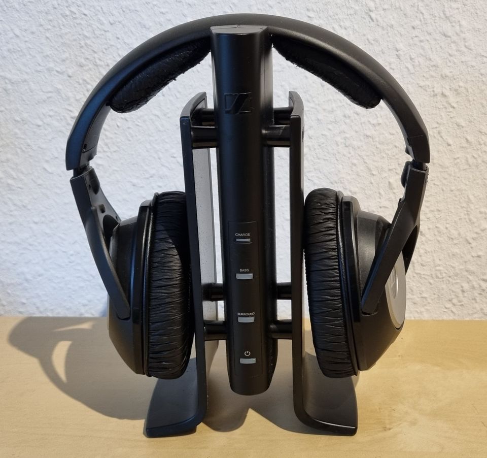 Sennheiser RS 170 Funk Kopfhörer + Station in Berlin