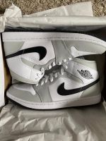 Jordan 1 Mid light Smoke Grey Größe 44 München - Altstadt-Lehel Vorschau