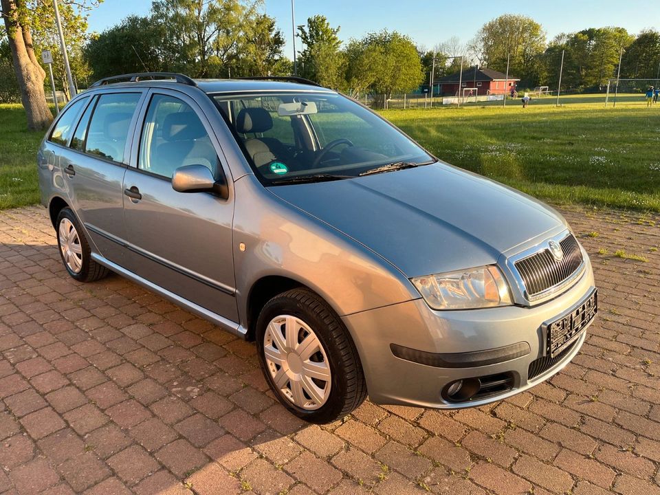 Skoda Fabia Combi Extra*Ahk/Klima/TÜV NEU* in Bargeshagen