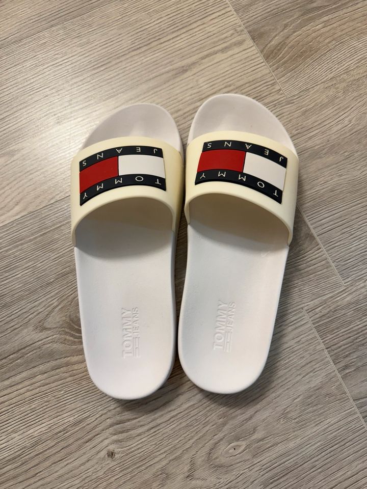 Tommy Hilfiger Schlappen in Karlsruhe