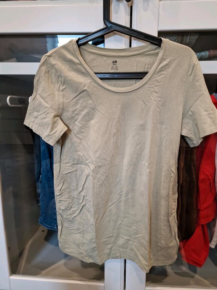 Umstands T-Shirt von H&M in Schwarme