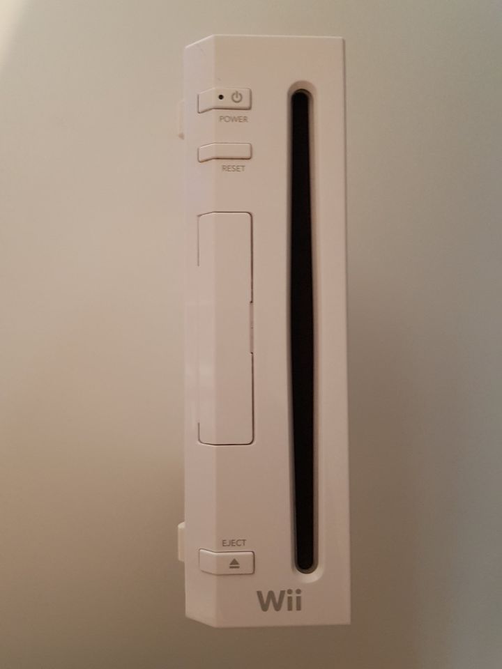 Nintendo Wii Konsole Weiß Spielekonsole mit original Controller in Berlin