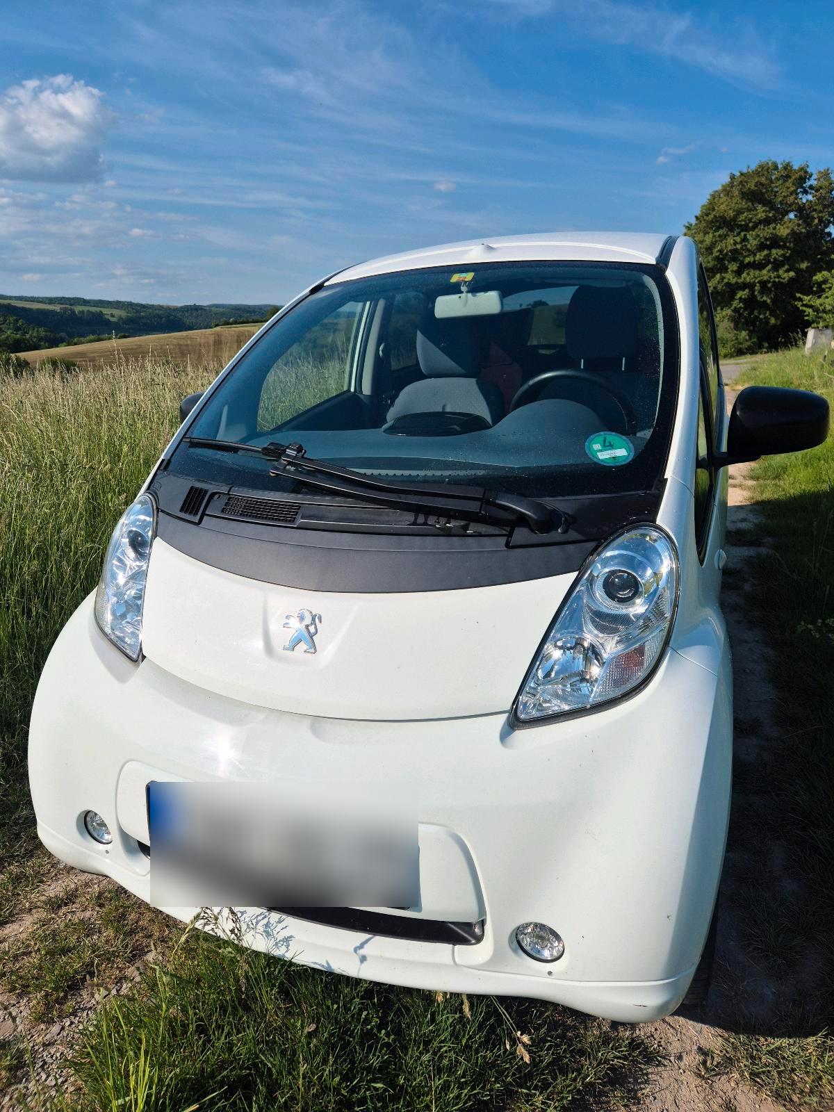 Abbildung des Autos Peugeot ION 2016 wie Cit…