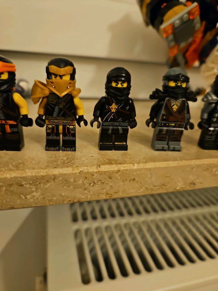 Lego ninjago figuren zum tauschen und verkaufen in Kassel