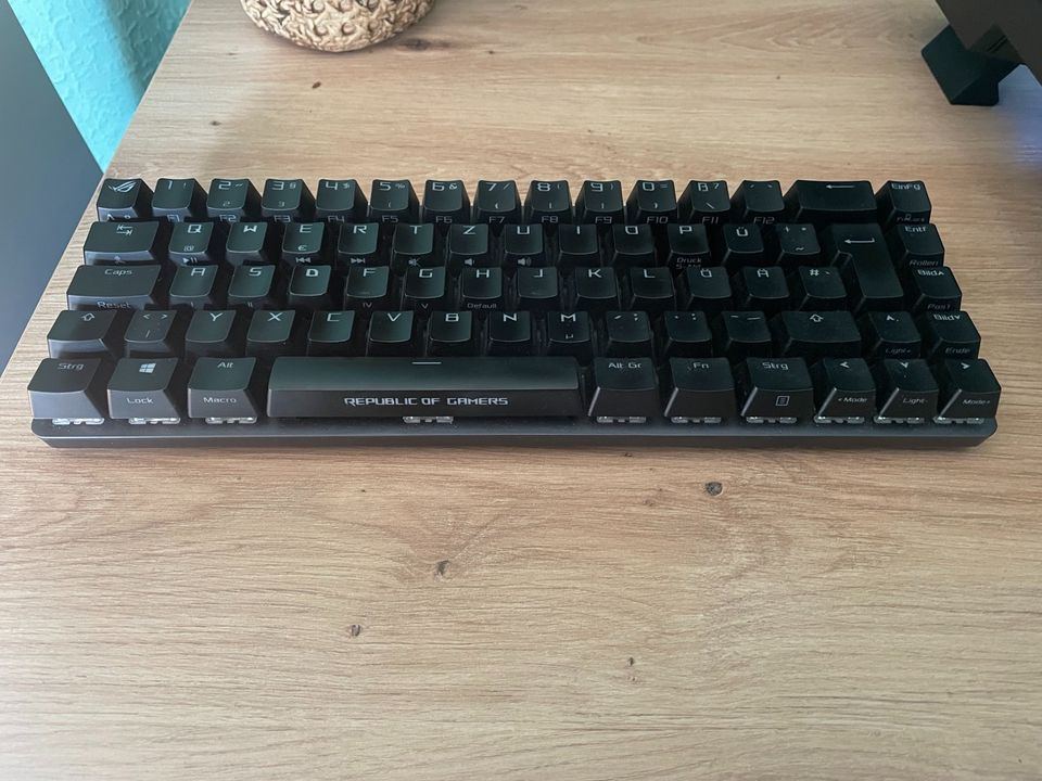 Asus Rog Falchion mechanische Gaming Tastatur 65% wireless in Meppen