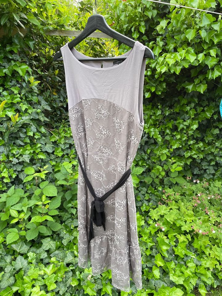 Schönes Kleid in grau - braun in Bramsche