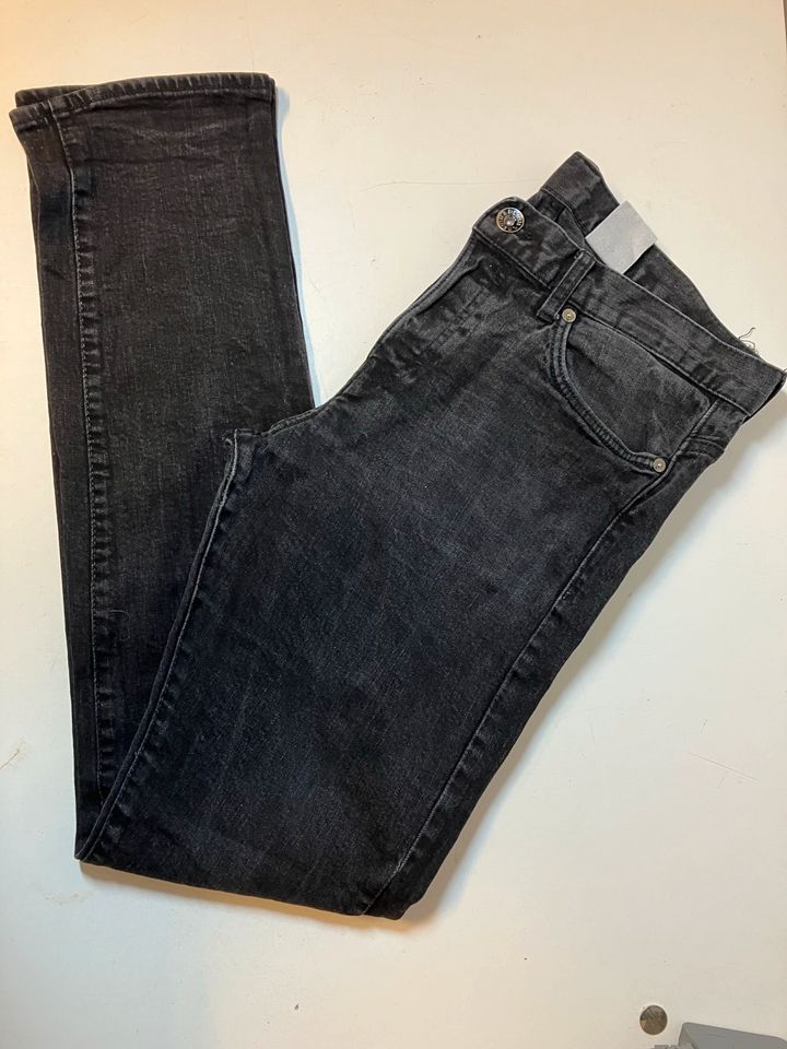 H&M  Jeans*schwarz*Knopfleiste*Slim*Größe 34/34* in Frechen