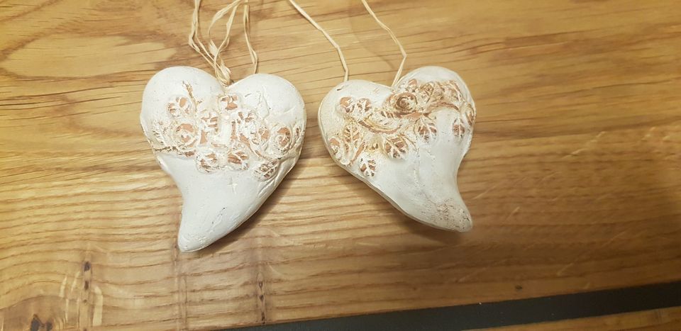 NEU 2 Herz-Anhänger shabby chic Hochzeits-Deko Frühjahr Liebe in Leipzig