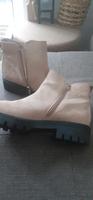 NEU Stiefeletten beige mit dicker Sohle Größe 42 München - Moosach Vorschau
