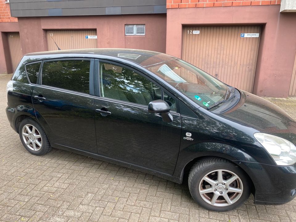 Toyota Corolla Verso 2.2 D-CAT TÜV NEU KLIMA SERVO ANDROID 7 SITZ in Bochum