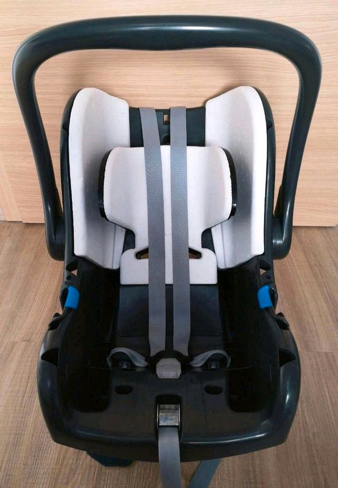 Britax Römer Baby Safe Plus Kindersitz Babyschale in Diemelstadt