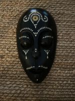 Maske (Bali) mit Perlmuttintarsien und „Glücksmünze“ Schleswig-Holstein - Großsolt Vorschau