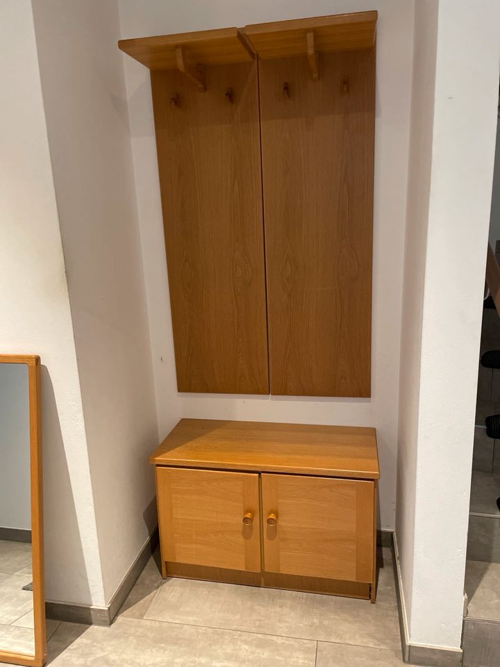 Garderobe mit Schuhschrank u Spiegel in Minden