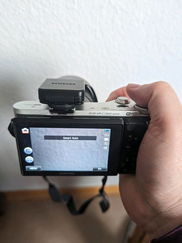 Samsung NX300 Systemkamera mit viel Zubehör in Tübingen
