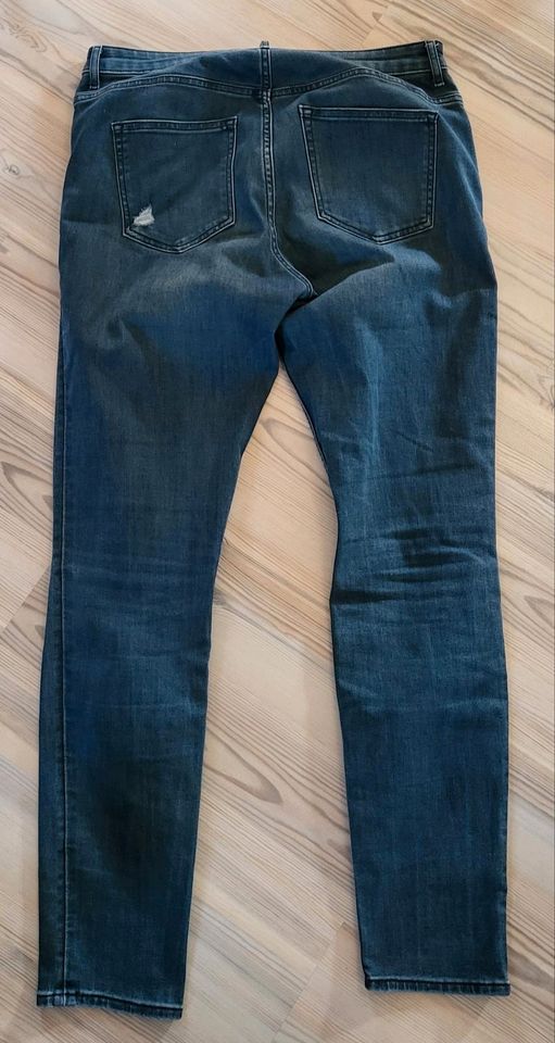 H&M Jeans Destroyed Stone Washed 44 Denim Blau in Nabburg