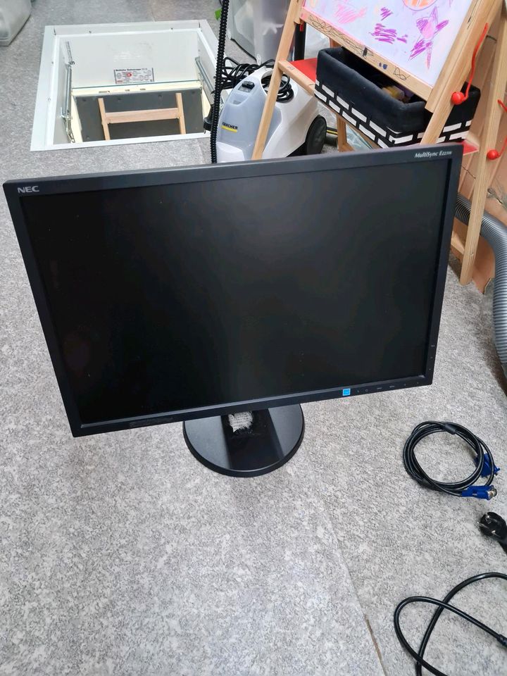 PC Monitor in Schlüsselfeld