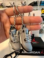 Mini Sneaker Air Jordan 4 Schlüsselanhänger Nordrhein-Westfalen - Krefeld Vorschau