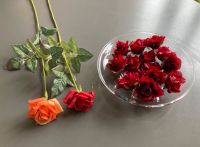 Glasschale mit 15 Kunst Rosenblüten und 2 Rosen Altona - Hamburg Ottensen Vorschau