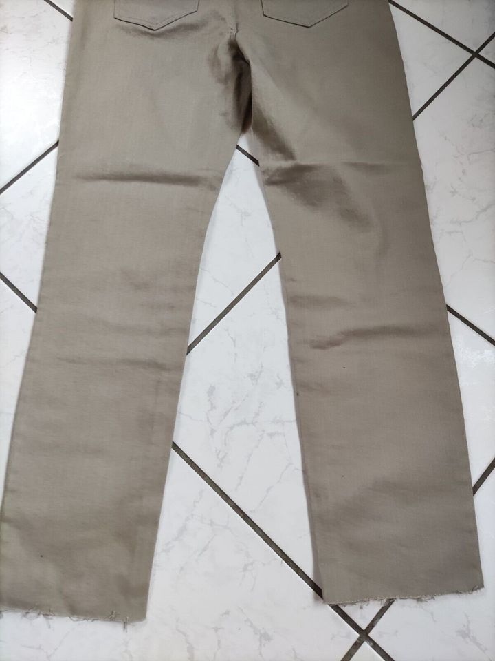 Vero Moda Straight Leg Jeans Farbe Graugrün 31/34 NEU in Böblingen