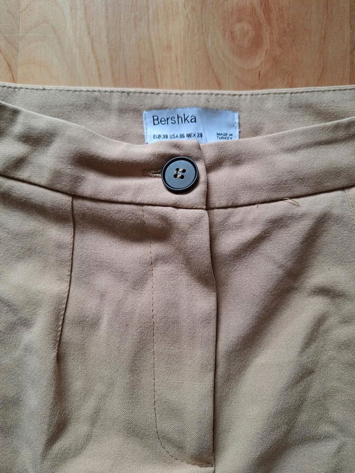 Bershka Stoffhose wide leg, beige, Größe: 38 in Berlin