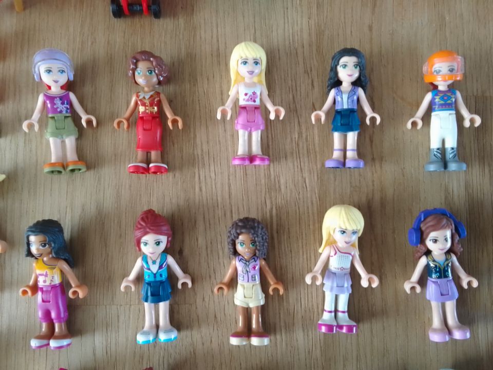 Verkaufe Lego Friends Figuren Männchen Roller Fahrrad Zubehör in Fehmarn