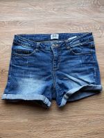 Vero Moda Damen Jeans Shorts 27 blau neuwertig Nordrhein-Westfalen - Paderborn Vorschau