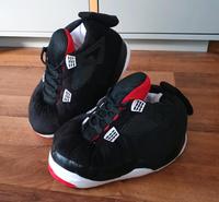 *NEU* Jordan Sneaker Hausschuhe Plüsch Gr. 36-44 Berlin - Biesdorf Vorschau