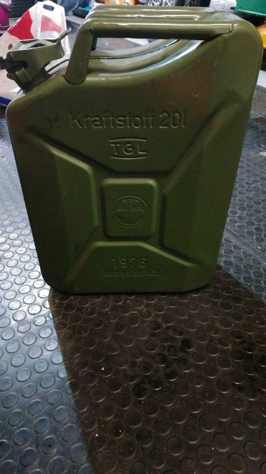Kanister DDR 20 Liter Metall 1976 in Oderwitz