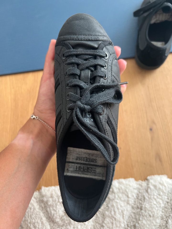 Esprit Sneaker 36 Turnschuhe schwarz flach Halbschuhe Leder in Bayern -  Mindelheim | eBay Kleinanzeigen ist jetzt Kleinanzeigen