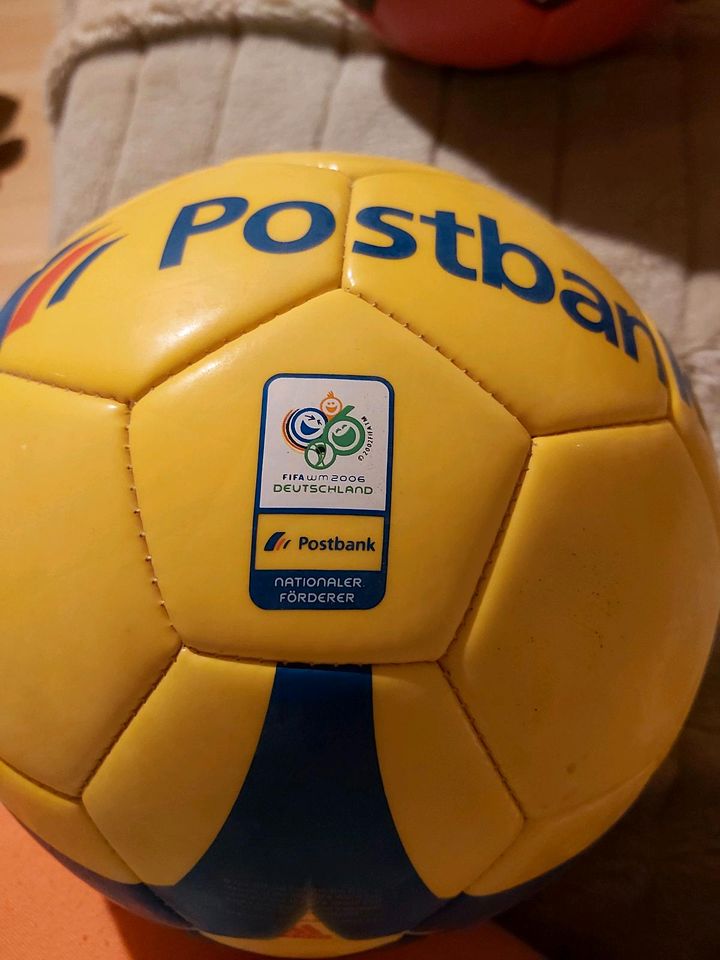 Fußball Beachball z.b.F.c.Bayern,Postbank,Pringles ab 20 Euro . in Hennef (Sieg)