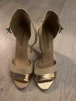 Buffalo Stiletto Sandale beige Roségold Gr. 39 Schuhe Highheels Bayern - Poing Vorschau