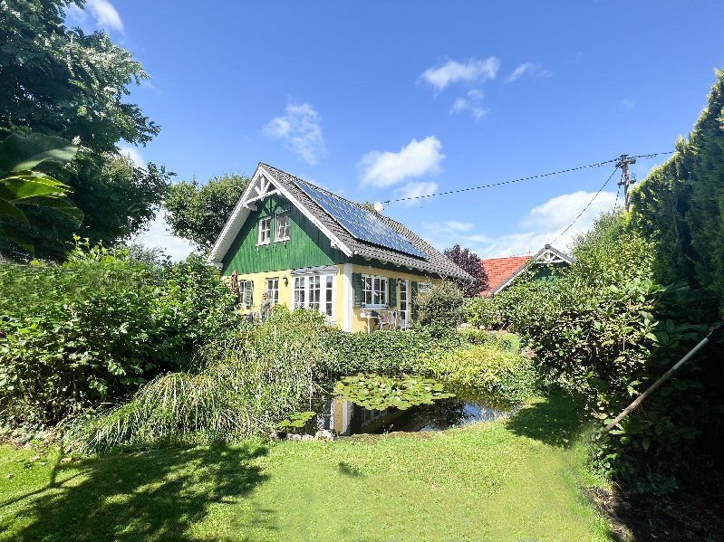 Schönes Landhaus mit Nebengebäude und Teich + Photovoltaik - Erbpacht Windhagen OT in Windhagen