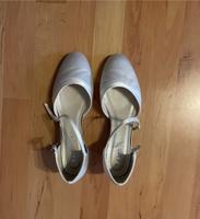 Brautschuhe Rainbow Club Größe 39 Satin ivory Niedersachsen - Oberndorf Vorschau