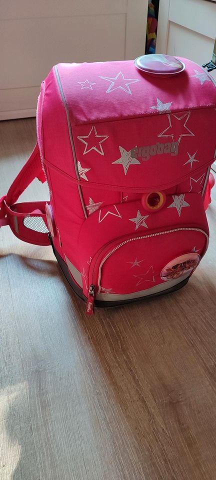 Schulranzen Ergobag Cubo Cinderella Rosa Pink mit Regenschutz in Köln