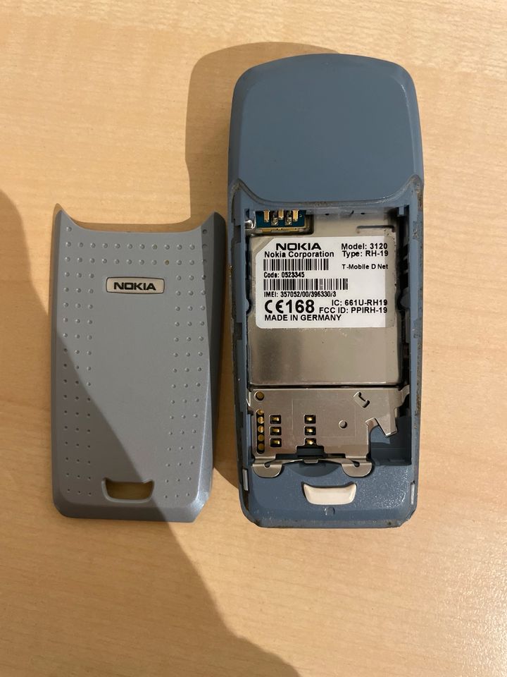 Nokia Handy inl Ladekabel in Frankfurt am Main