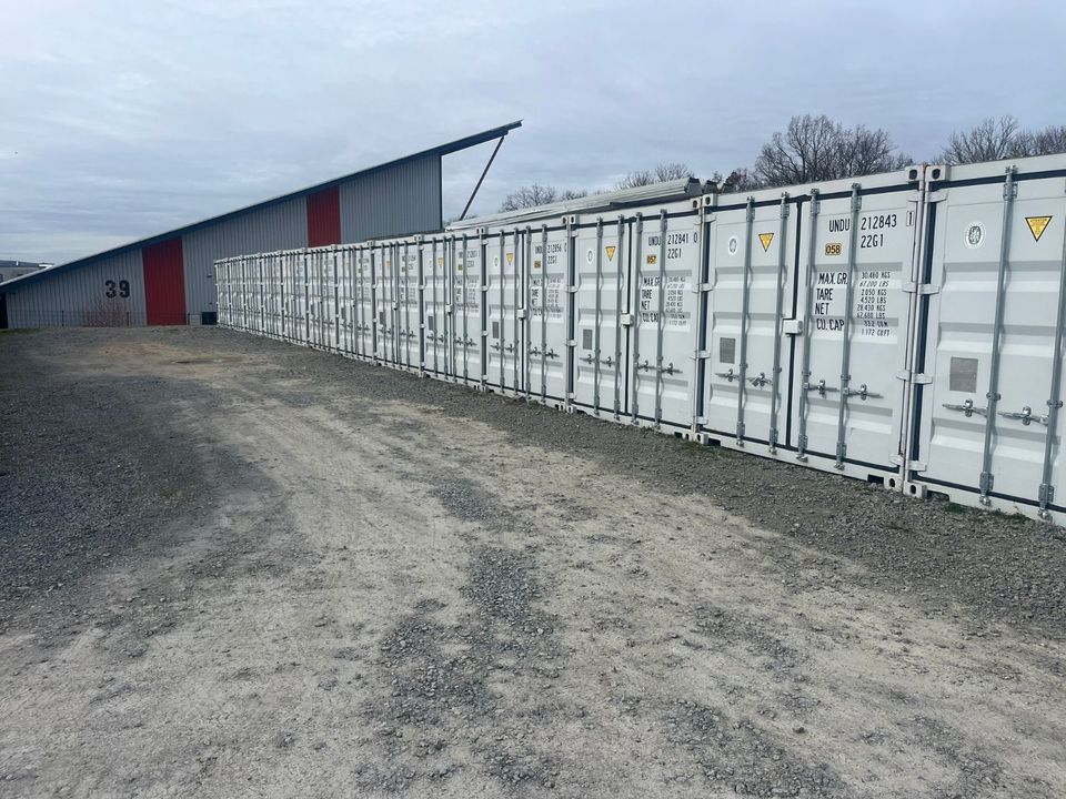 vermiete Garagen / neue Seecontainer / Lagerhallen in Kitzingen