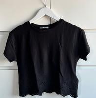 Schwarzes T-Shirt crop Tally Weijl S Lochblumenmuster Thüringen - Nordhausen Vorschau