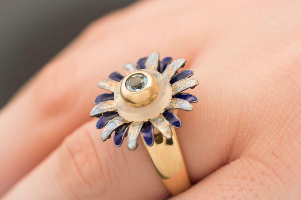 Charlotte Ring Blütezeit mit blauem Stein in 750er Gelbgold 18 ct in Wegberg