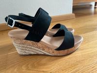 UGG Wedges / Sandalen Gr. 38 NEU Baden-Württemberg - Ortenberg Vorschau